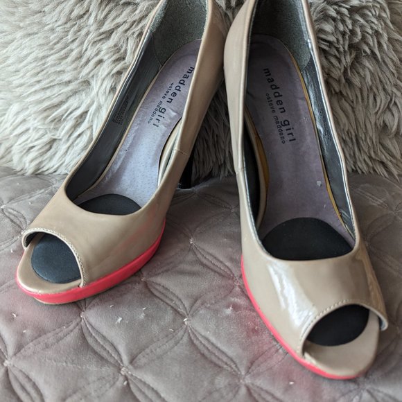 Madden Girl by Steve Madden peep toe high heeled shoes. Women Size 8. Olicia - Picture 3 of 9